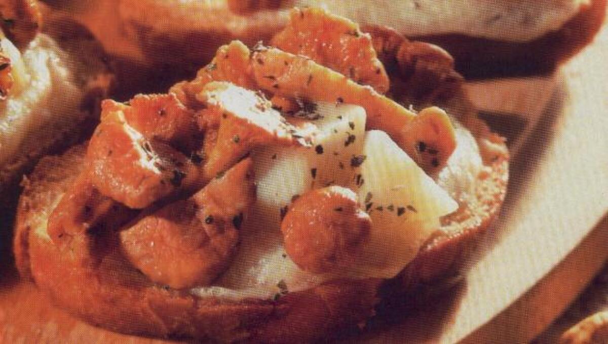 Ricetta Crostoni ai gallinacci - 